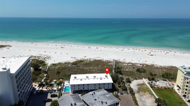 200 120th Ave W in Treasure Island, FL - Foto de edificio - Building Photo