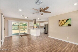 7361 W Shangri La Rd in Peoria, AZ - Building Photo - Building Photo