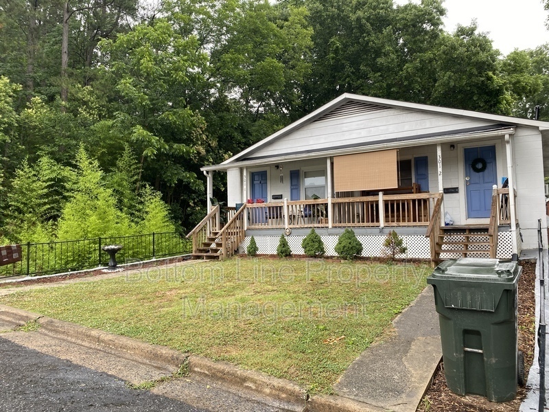 301 Vivian St in Cherryville, NC - Building Photo