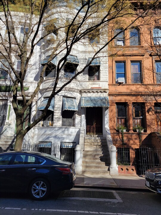 117 W 119th St in New York, NY - Building Photo