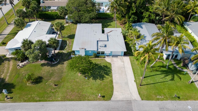 property at 1919 Mimosa Ave