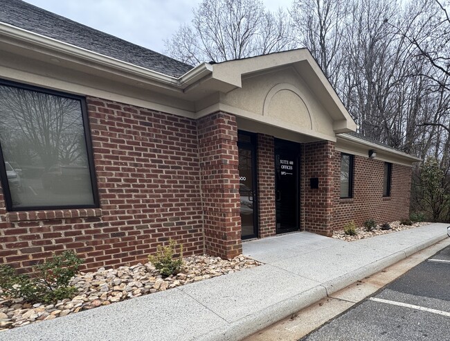 3712 Old Forest Rd in Lynchburg, VA - Foto de edificio - Building Photo