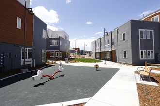 Kestrel Mixed Age Community in Louisville, CO - Foto de edificio - Building Photo