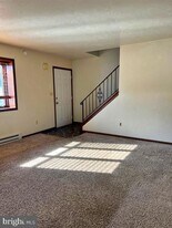 213 Catalpa Ln in Red Lion, PA - Building Photo