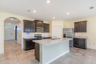 318 Hammock Rd SE in Palm Bay, FL - Building Photo - Building Photo