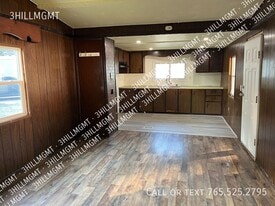 109 Firefly Ln in Freeport, PA - Building Photo