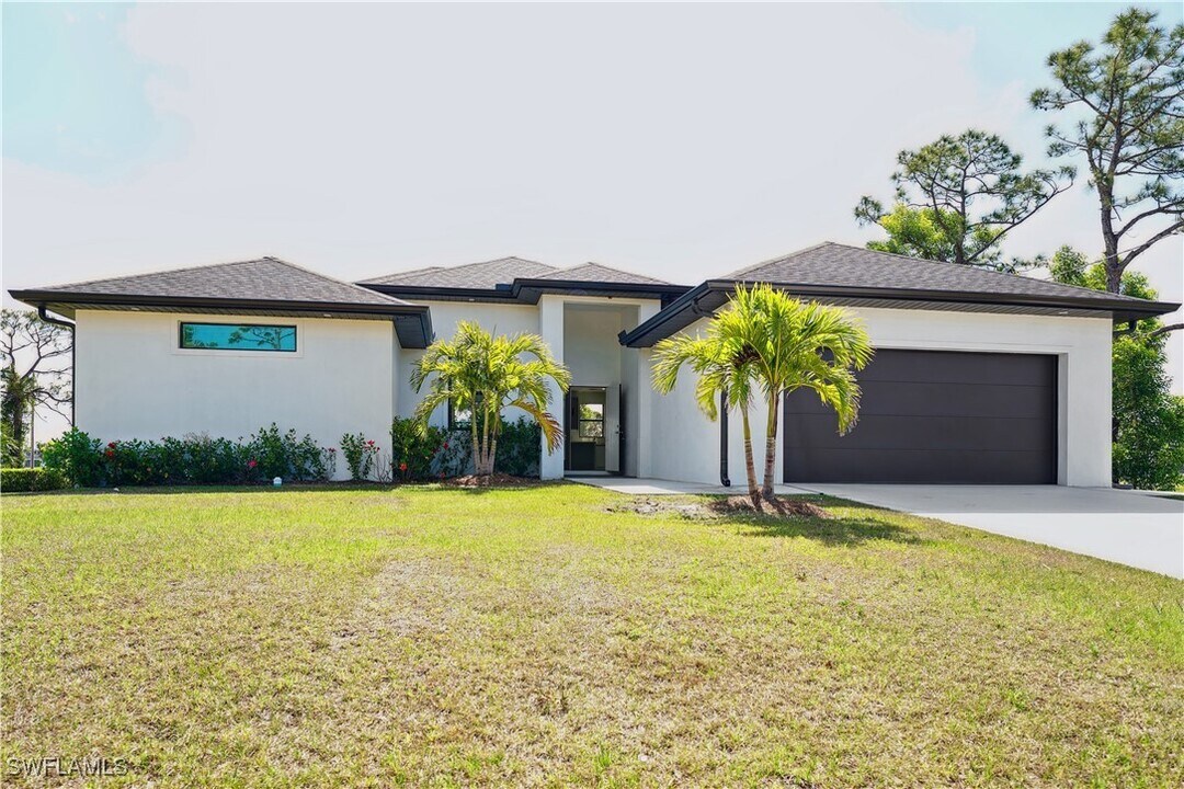 4309 NW 38th Ave in Cape Coral, FL - Building Photo