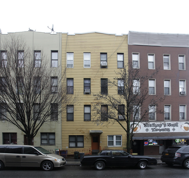 96 Bedford Ave in Brooklyn, NY - Building Photo - Building Photo