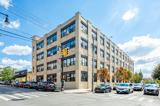 70 Wyckoff Ave in Brooklyn, NY - Foto de edificio - Building Photo