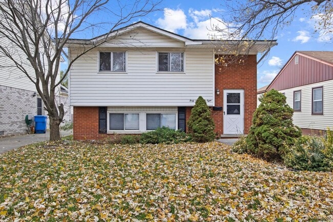 4938 Campbell St in Dearborn Heights, MI - Building Photo - Building Photo