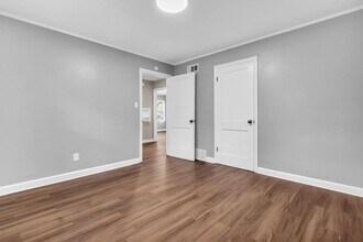 1194 S Perkins Rd in Memphis, TN - Building Photo - Building Photo