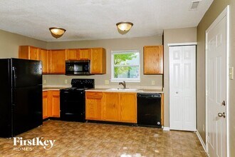 2122 Southernwood Ln in Indianapolis, IN - Building Photo - Building Photo