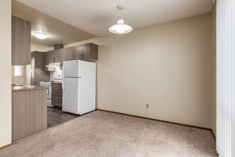 South Ridge Townhomes in Edmonton, AB - Building Photo - Building Photo