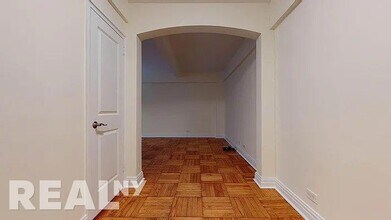 141 E 56th St in New York, NY - Building Photo - Building Photo