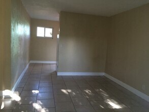 2871 NW 12th Ct in Fort Lauderdale, FL - Building Photo - Building Photo