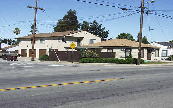 19119 Meekland Ave in Hayward, CA - Foto de edificio - Building Photo