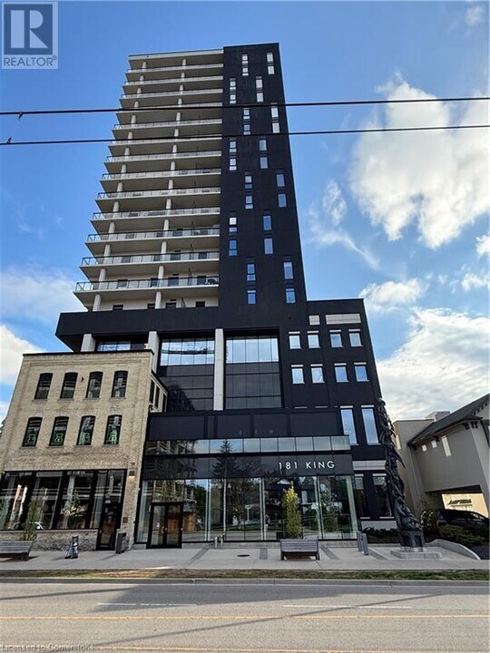181 King St S in Waterloo, ON - Building Photo