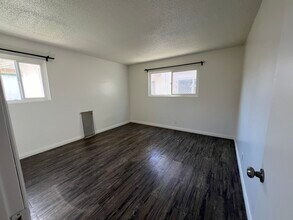 420 E Pleasant Valley Rd, Unit 3 in Oxnard, CA - Foto de edificio - Building Photo