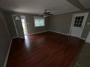 3936 Grant Ave in Groves, TX - Building Photo - Building Photo