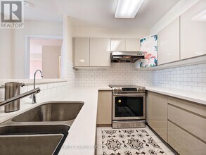 8-608 Pemberton Ave in Toronto, ON - Building Photo - Building Photo