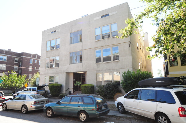 Halmar Apartments in Seattle, WA - Foto de edificio - Building Photo