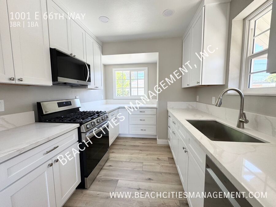 1001 E 66th Way in Long Beach, CA - Building Photo