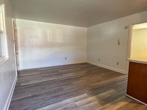 2004 W Broadway in Hopewell, VA - Building Photo - Building Photo