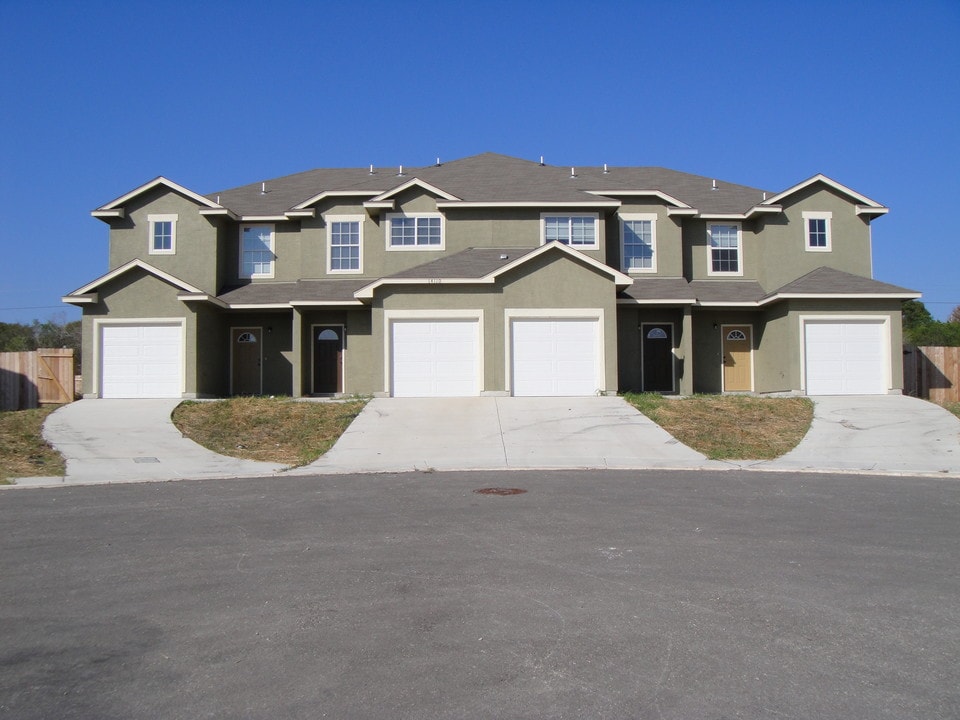 6410 Melanzane Ave in San Antonio, TX - Foto de edificio