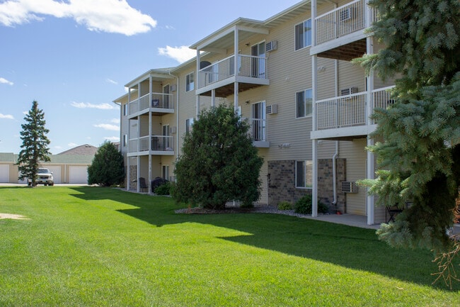 Amber Valley Apartments in Fargo, ND - Building Photo - Building Photo