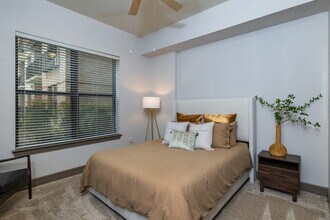 Memorial Hills in Houston, TX - Building Photo - Building Photo
