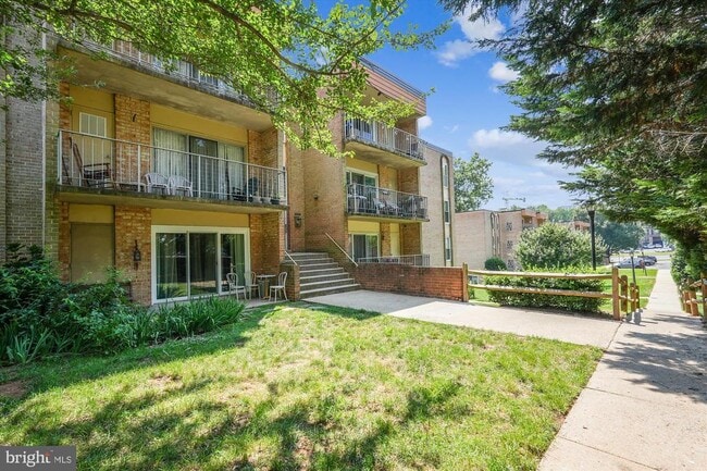 property at 11907 Parklawn Dr
