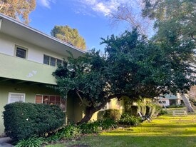 5367 Village Grn in Los Angeles, CA - Building Photo