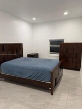 5245 NW 192nd Ln in Miami Gardens, FL - Building Photo - Building Photo