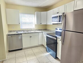 2845 Somerset Park Dr in Tampa, FL - Building Photo - Building Photo