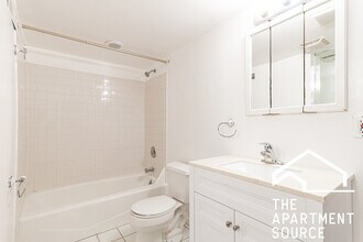 2943 N Halsted St, Unit 3 in Chicago, IL - Building Photo - Building Photo