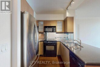 10 Delisle Ave in Toronto, ON - Building Photo - Building Photo