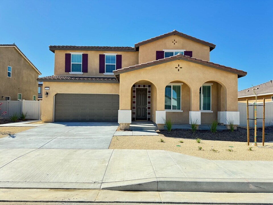 2114 E Jackman St in Lancaster, CA - Building Photo