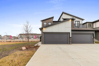 2203 Muckleplum Cres S W in Edmonton, AB - Building Photo - Building Photo