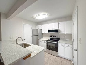 4303 W Shamrock Ln in McHenry, IL - Building Photo - Building Photo