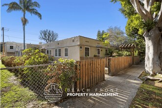 2450 Oak St. in Santa Monica, CA - Building Photo - Building Photo