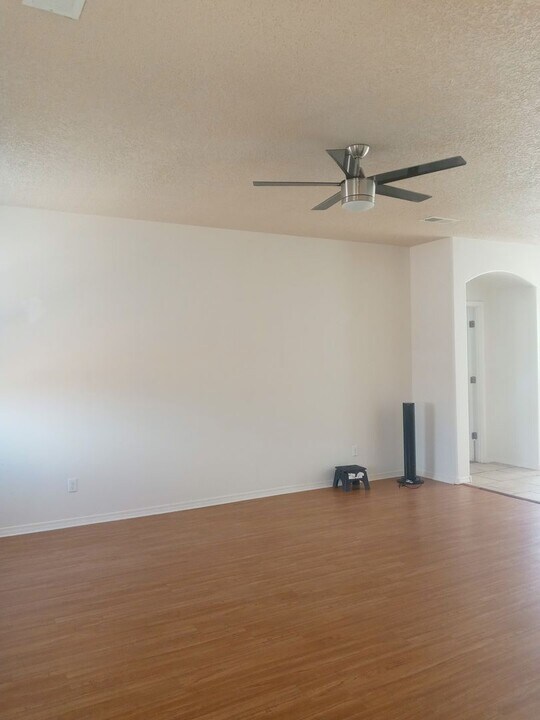 2838 Bayas Rd SE in Rio Rancho, NM - Foto de edificio
