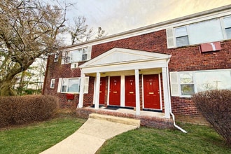 Two Rivers at Matawan in Matawan, NJ - Foto de edificio - Building Photo