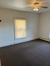 124 Spruce St, Unit C in Cadillac, MI - Foto de edificio - Building Photo