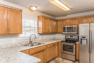 1422 Huddersfield Dr in Smyrna, TN - Foto de edificio - Building Photo