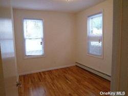 33 Pearl St in Inwood, NY - Building Photo - Building Photo