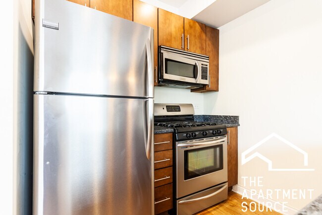 1636 W Grace St, Unit 1A in Chicago, IL - Foto de edificio - Building Photo