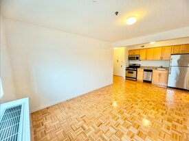 3156 31st St, Unit 2 in Astoria, NY - Building Photo