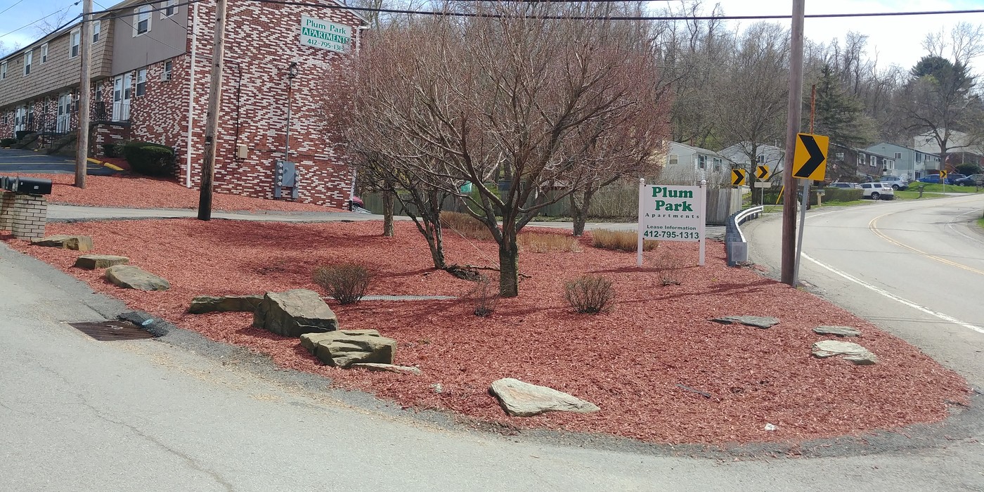 Plum Park Apartments in Plum, PA - Foto de edificio