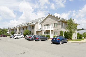 Taylor Ridge Apartments in Sewickley, PA - Foto de edificio - Building Photo