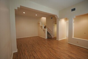 207 Grandview Pl in Alamo Heights, TX - Building Photo